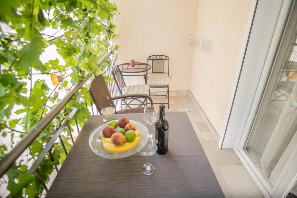 Studio apartment Purple sunset - 2+1 Baška Voda Esterno foto
